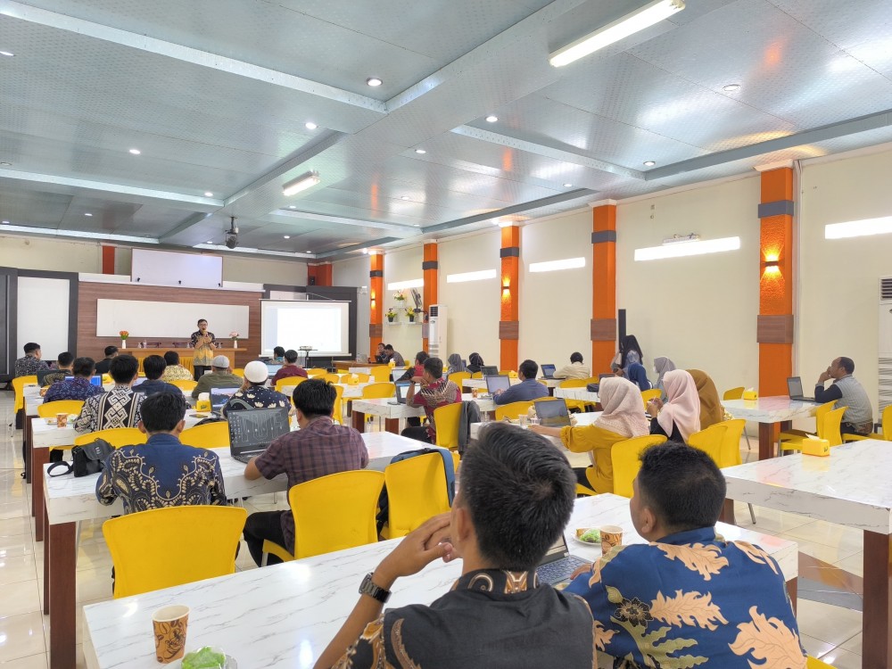 Diskominfotik Lobar Sukses Gelar Hari Kedua Bimtek, Perangkat Desa Kian Mahir Kelola Layanan Digital