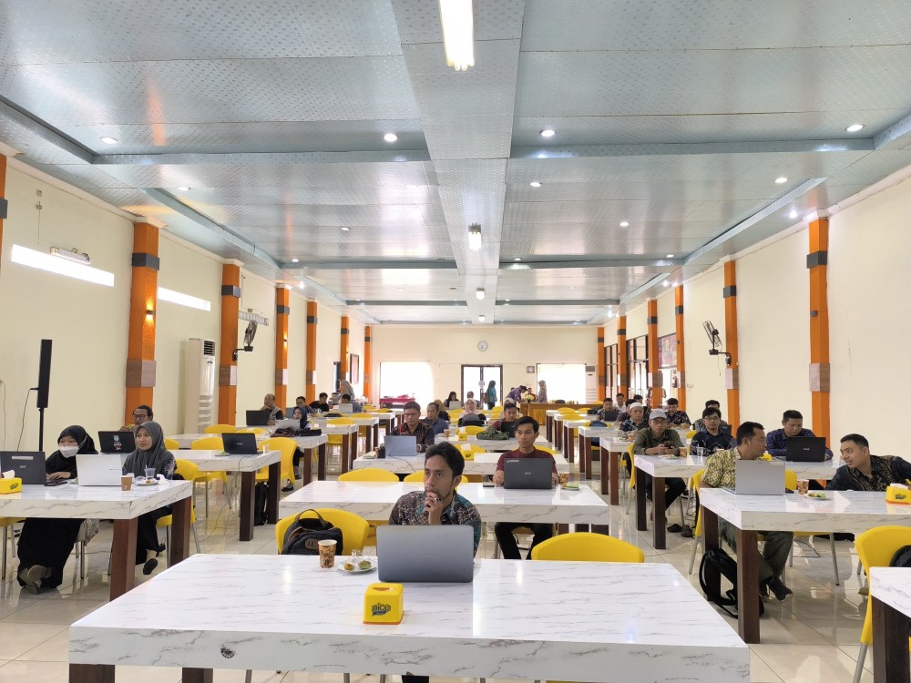Diskominfotik Lobar Sukses Gelar Hari Kedua Bimtek, Perangkat Desa Kian Mahir Kelola Layanan Digital