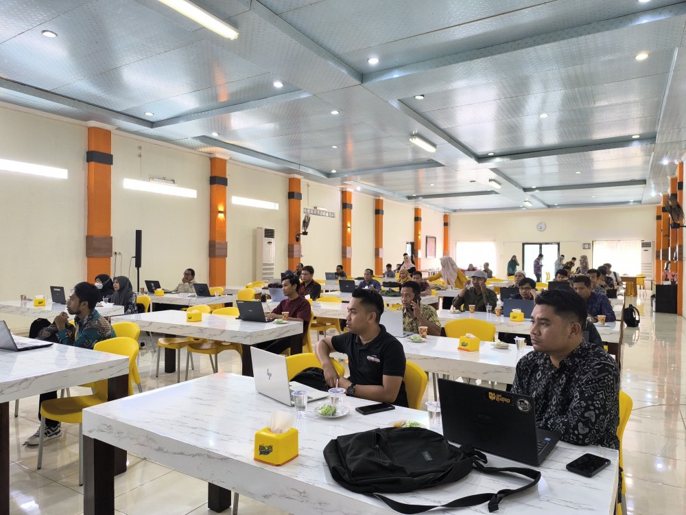 Diskominfotik Lobar Sukses Gelar Hari Kedua Bimtek, Perangkat Desa Kian Mahir Kelola Layanan Digital