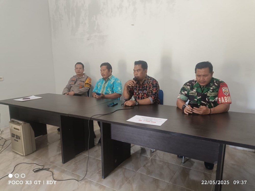 PEMBAGIAN BANTUAN LANGSUNG TUNAI (BLT) UNTUK WARGA LANSIA DESA BATULAYAR BARAT 