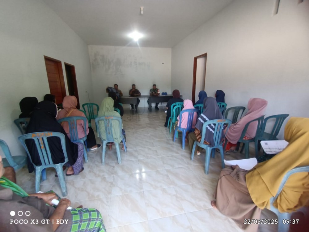 PEMBAGIAN BANTUAN LANGSUNG TUNAI (BLT) UNTUK WARGA LANSIA DESA BATULAYAR BARAT 