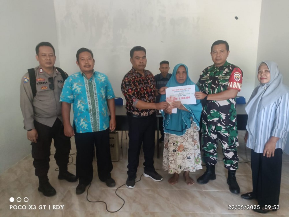 PEMBAGIAN BANTUAN LANGSUNG TUNAI (BLT) UNTUK WARGA LANSIA DESA BATULAYAR BARAT 
