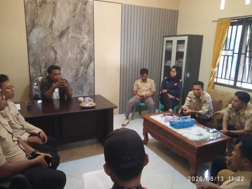 Pengurus Dapur MBG Batulayar Jalin Silaturahmi ke Kantor Desa Batulayar Barat, Laporkan Data Penerima dan Penyaluran Program