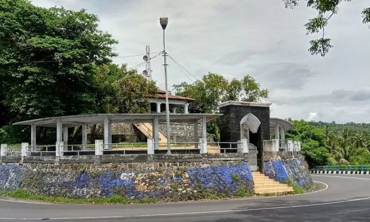 Wisata Religi Makam Batulayar