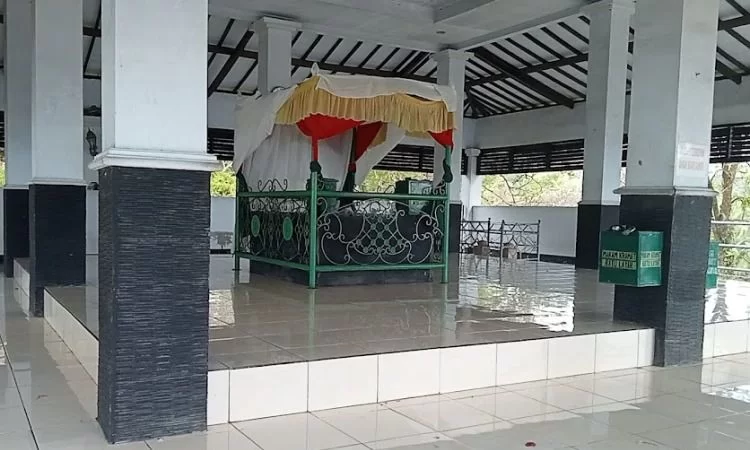 Wisata Religi Makam Batulayar
