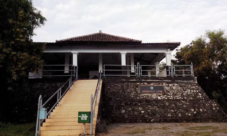 Wisata Religi Makam Batulayar