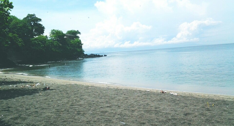 Wisata Pantai Duduk Batu Layar Barat