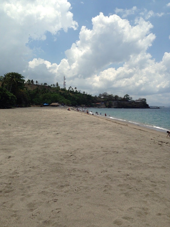 Wisata Pantai Duduk Batu Layar Barat
